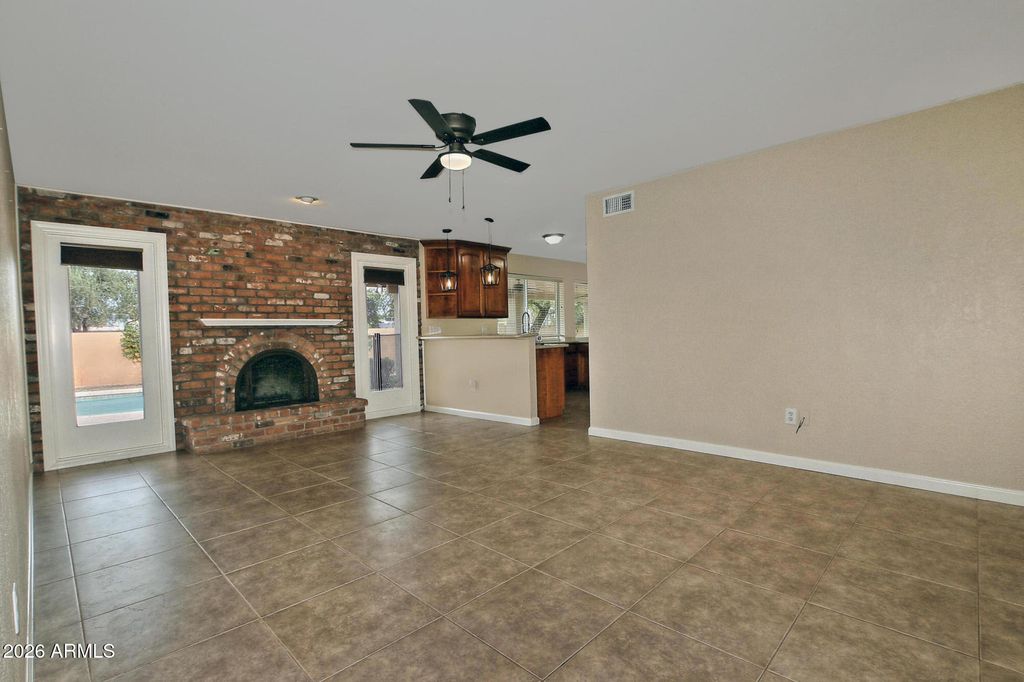 Image 4 of property listing at 1938 E DIAMOND Drive, Tempe, AZ 85283