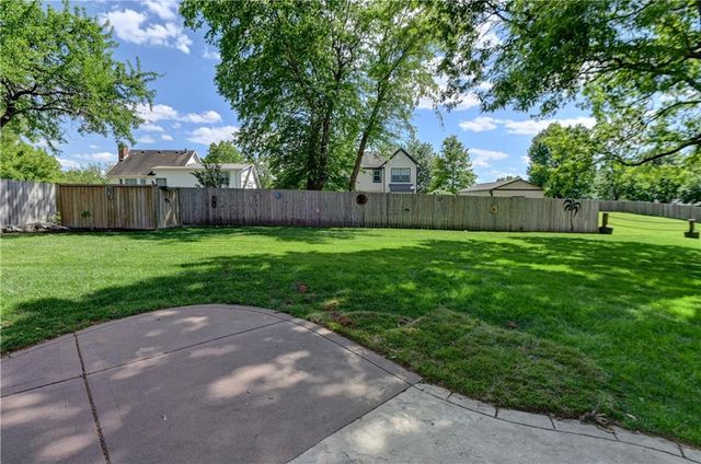 13505 W 78th Street, Lenexa, KS 66216
