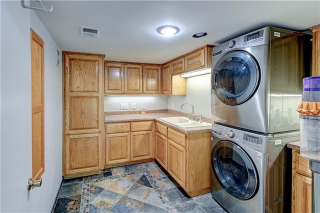 13505 W 78th Street, Lenexa, KS 66216