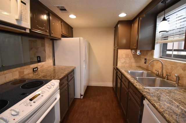 429 Sunset Drive, Dickinson, TX 77539