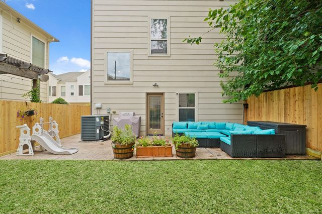 3808 Center Street A, Houston, TX 77007