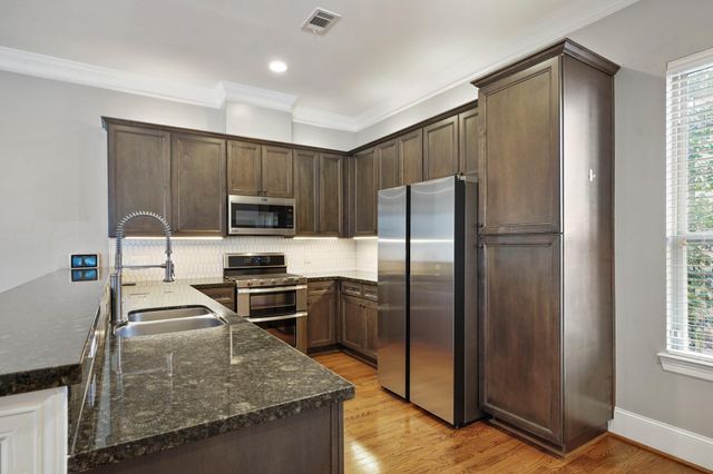 3808 Center Street A, Houston, TX 77007