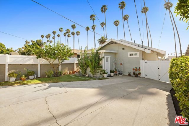 4820 S Van Ness Avenue, Los Angeles, CA 90062