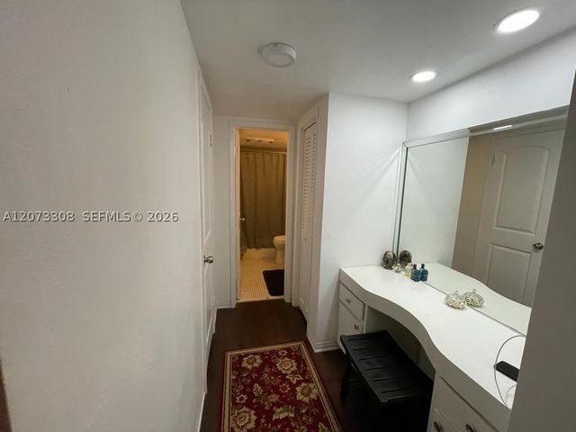 1001 Hillcrest Ct 215, Hollywood, FL 33021