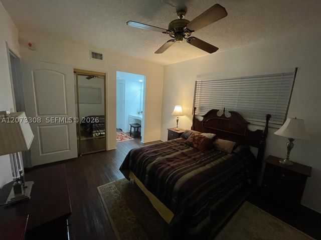 1001 Hillcrest Ct 215, Hollywood, FL 33021