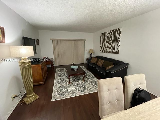 1001 Hillcrest Ct 215, Hollywood, FL 33021