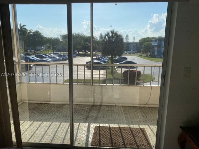 1001 Hillcrest Ct 215, Hollywood, FL 33021