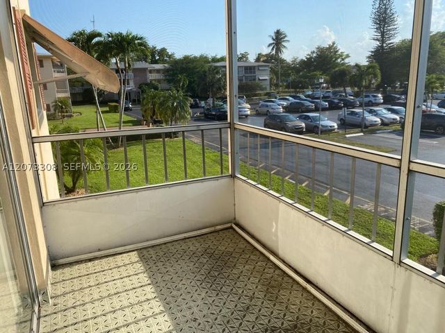 1001 Hillcrest Ct 215, Hollywood, FL 33021