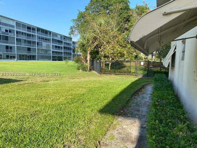 1001 Hillcrest Ct 215, Hollywood, FL 33021