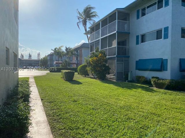 1001 Hillcrest Ct 215, Hollywood, FL 33021