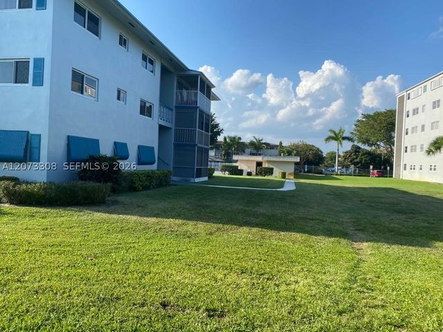 1001 Hillcrest Ct 215, Hollywood, FL 33021