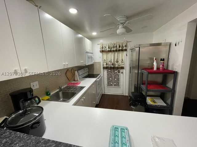 1001 Hillcrest Ct 215, Hollywood, FL 33021
