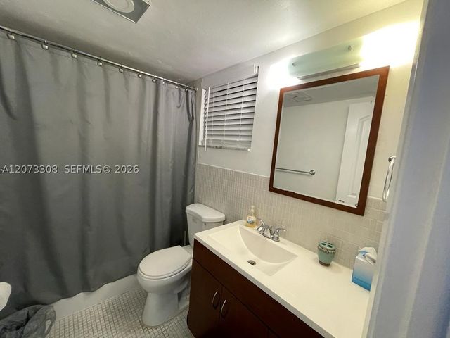 1001 Hillcrest Ct 215, Hollywood, FL 33021