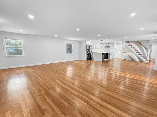 82 Pleasant St, Westford, MA 01886