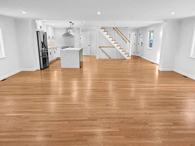 82 Pleasant St, Westford, MA 01886