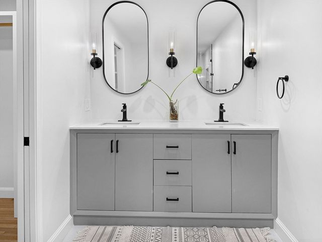 82 Pleasant St, Westford, MA 01886