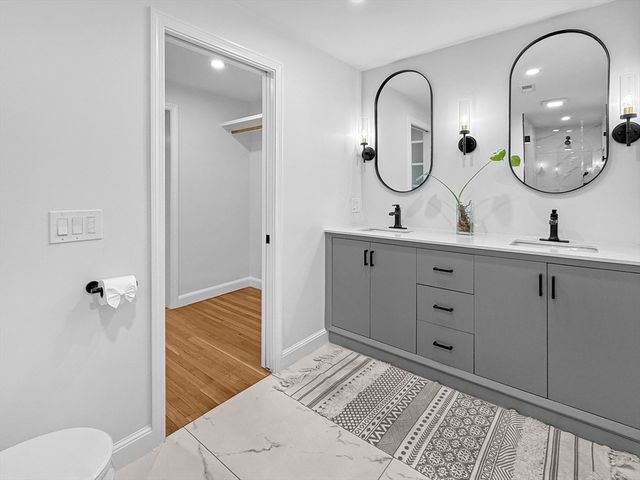 82 Pleasant St, Westford, MA 01886