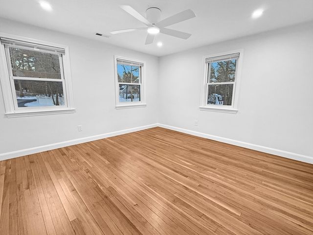 82 Pleasant St, Westford, MA 01886