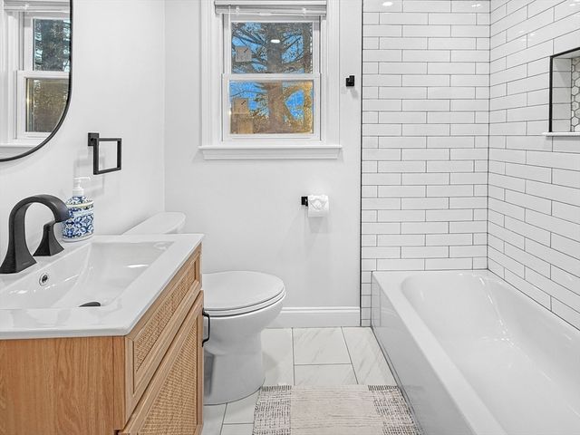 82 Pleasant St, Westford, MA 01886