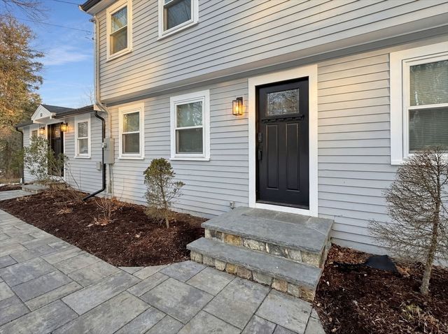 82 Pleasant St, Westford, MA 01886