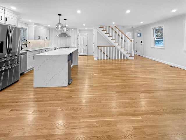 82 Pleasant St, Westford, MA 01886