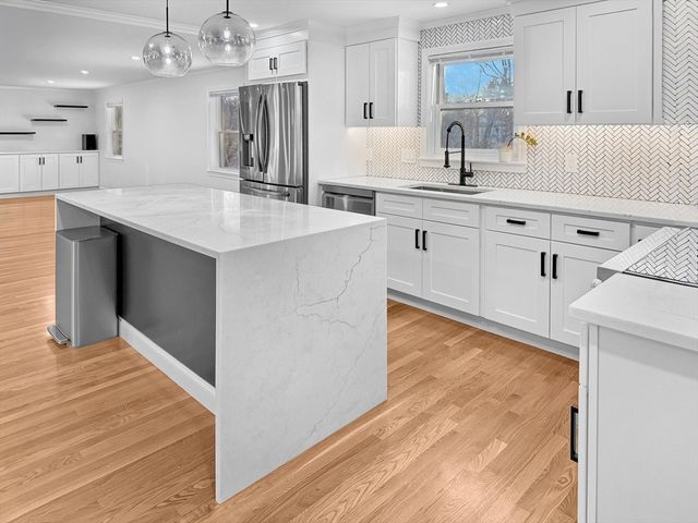 82 Pleasant St, Westford, MA 01886