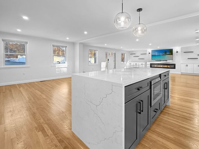 82 Pleasant St, Westford, MA 01886