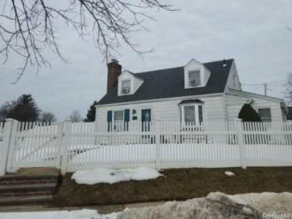 281 Anchor Way, Uniondale, NY 11553