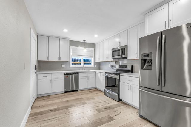 2065 Niantic Way, Sacramento, CA 95822