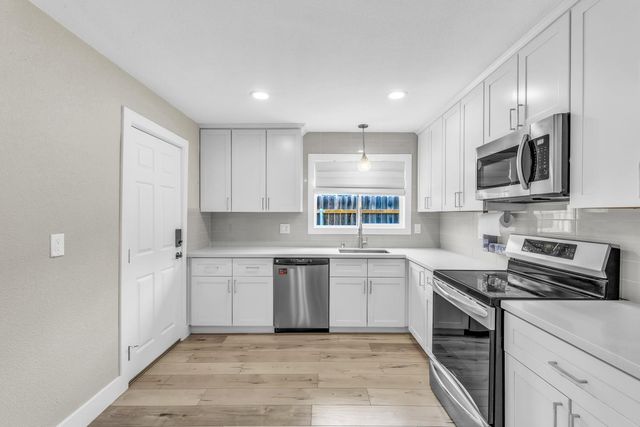 2065 Niantic Way, Sacramento, CA 95822