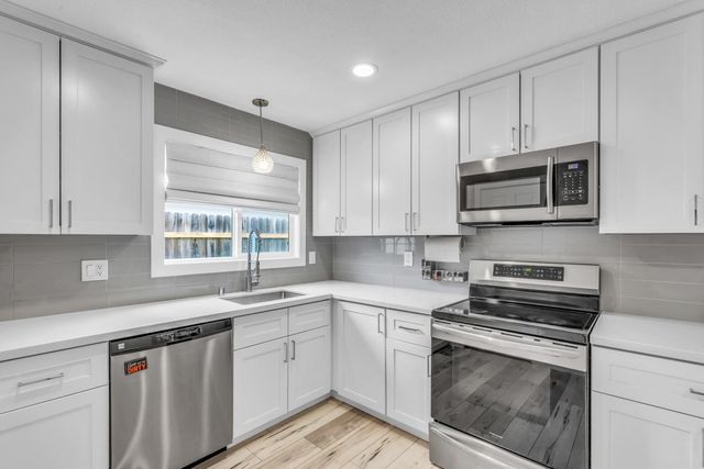 2065 Niantic Way, Sacramento, CA 95822