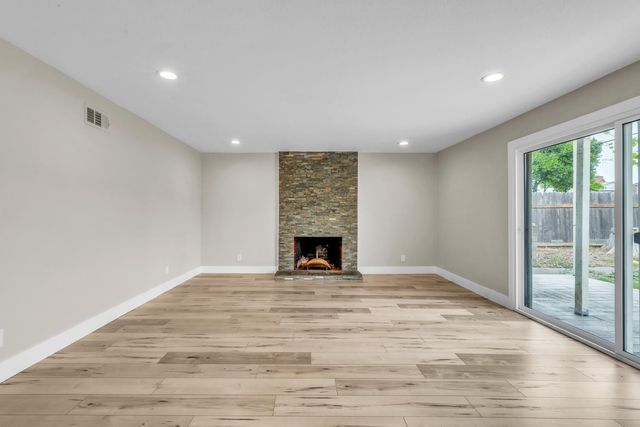 2065 Niantic Way, Sacramento, CA 95822