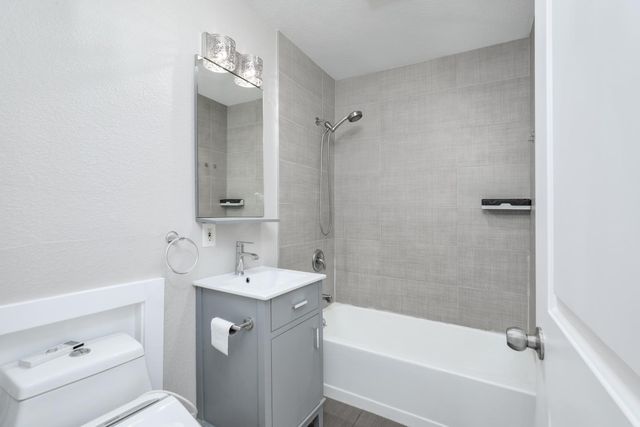 2065 Niantic Way, Sacramento, CA 95822