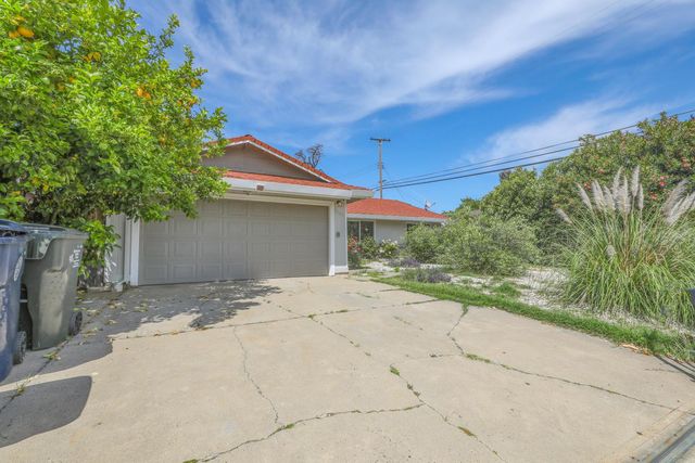 2065 Niantic Way, Sacramento, CA 95822