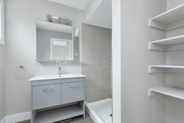 2065 Niantic Way, Sacramento, CA 95822