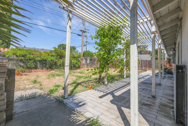 2065 Niantic Way, Sacramento, CA 95822