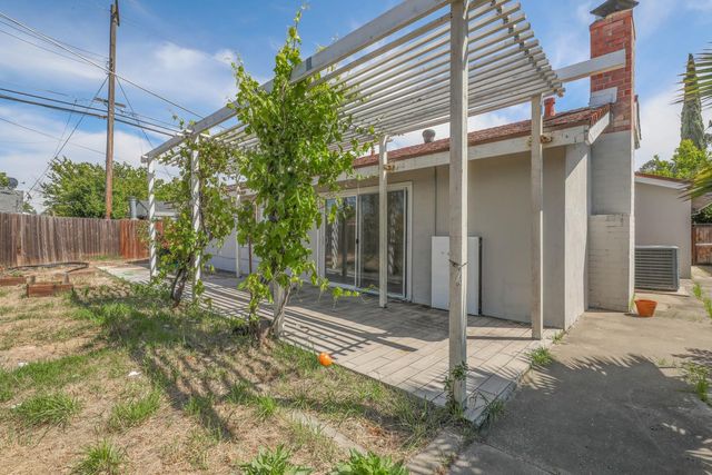 2065 Niantic Way, Sacramento, CA 95822