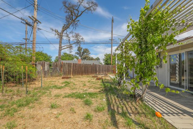 2065 Niantic Way, Sacramento, CA 95822