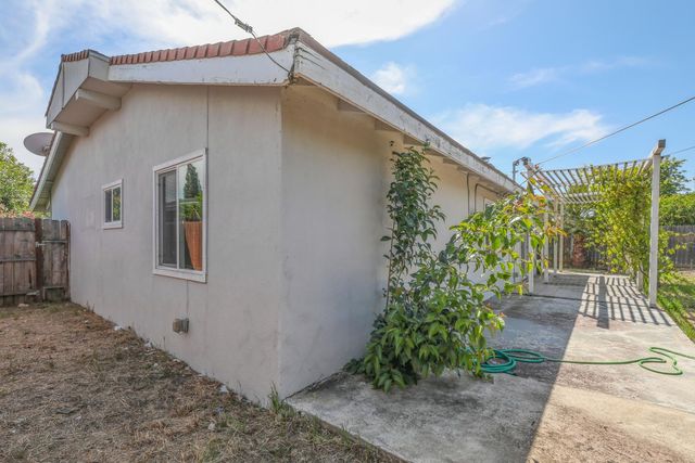 2065 Niantic Way, Sacramento, CA 95822