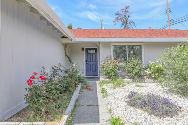 2065 Niantic Way, Sacramento, CA 95822