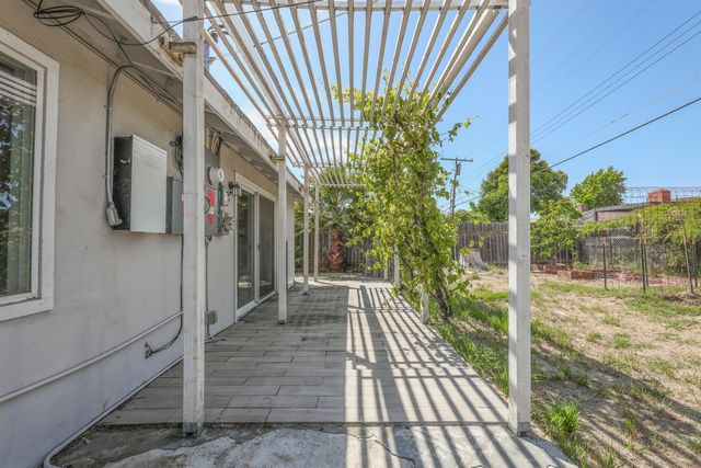2065 Niantic Way, Sacramento, CA 95822