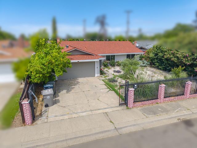 2065 Niantic Way, Sacramento, CA 95822