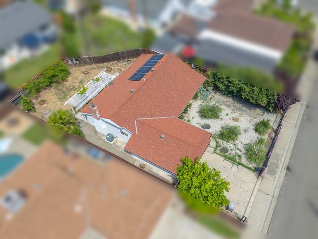 2065 Niantic Way, Sacramento, CA 95822