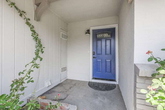 2065 Niantic Way, Sacramento, CA 95822