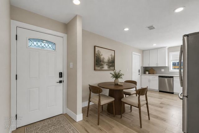 2065 Niantic Way, Sacramento, CA 95822