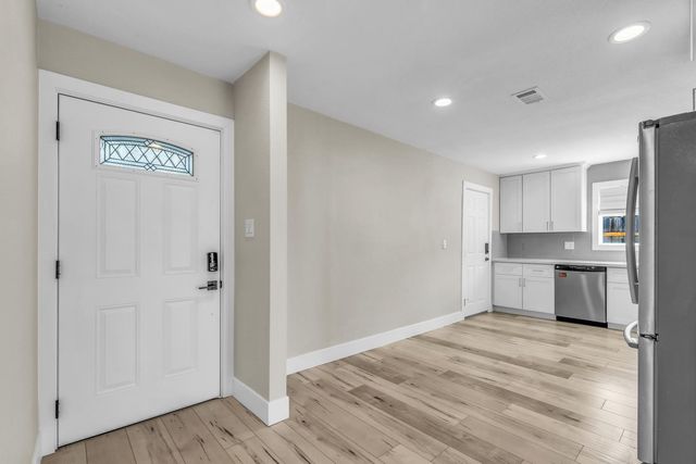 2065 Niantic Way, Sacramento, CA 95822