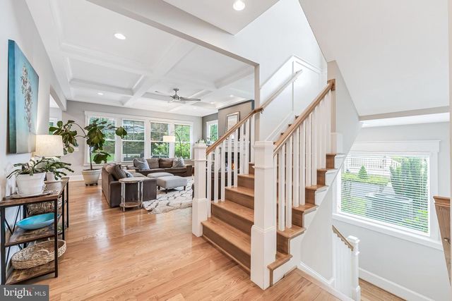 916 DESALE ST SW, Vienna, VA 22180