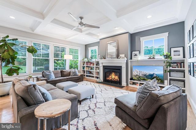916 DESALE ST SW, Vienna, VA 22180