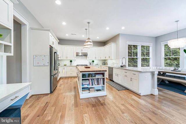 916 DESALE ST SW, Vienna, VA 22180