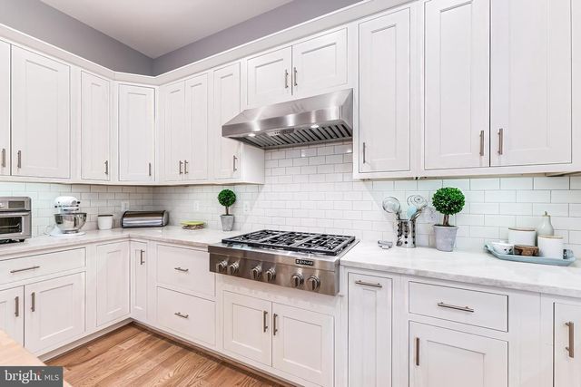 916 DESALE ST SW, Vienna, VA 22180
